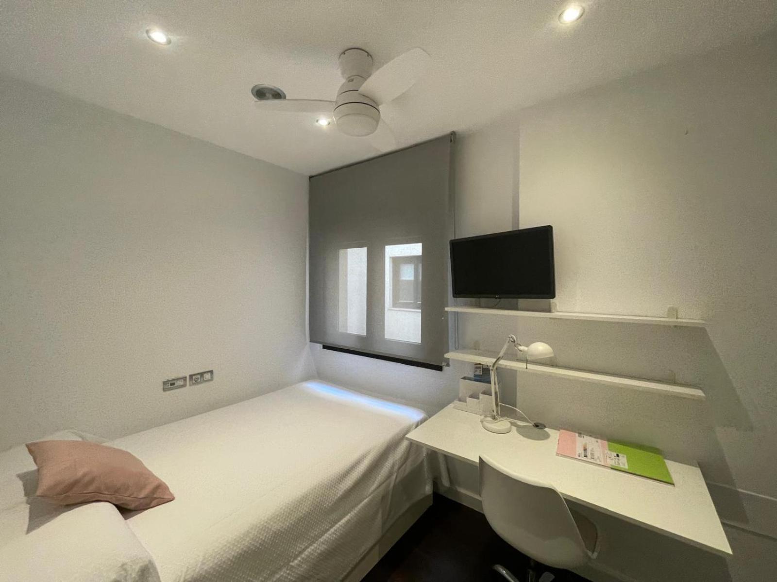 Moderno Apartamento Con Plaza De Garaje En Pleno Centro De Almería Esterno foto